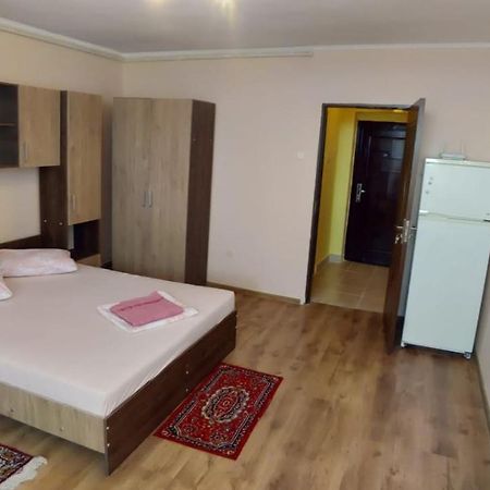 Flora Apartament Apartment Satu Mare Bagian luar foto
